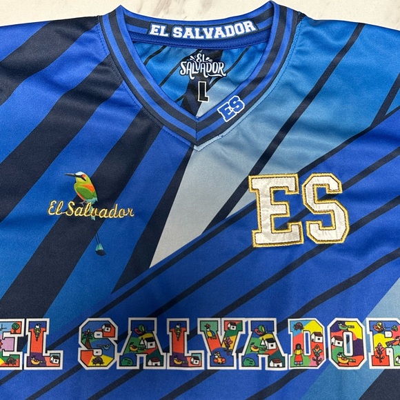 El Salvador Soccer Jersey Size: L - Picture 2 of 3